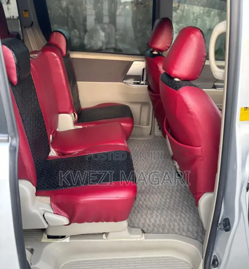 Toyota Noah 2008 Silver
