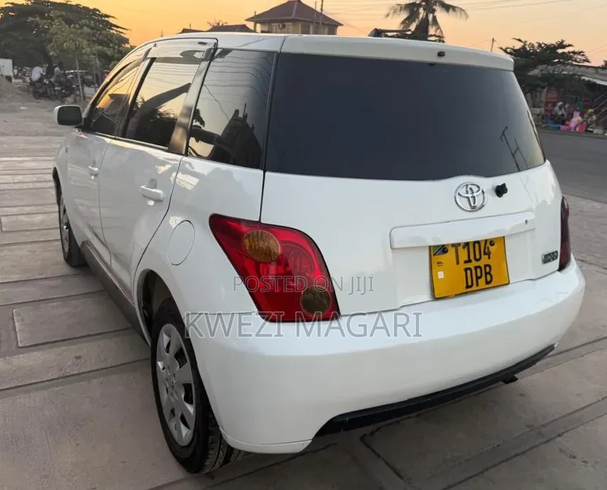 Toyota IST 2004 White