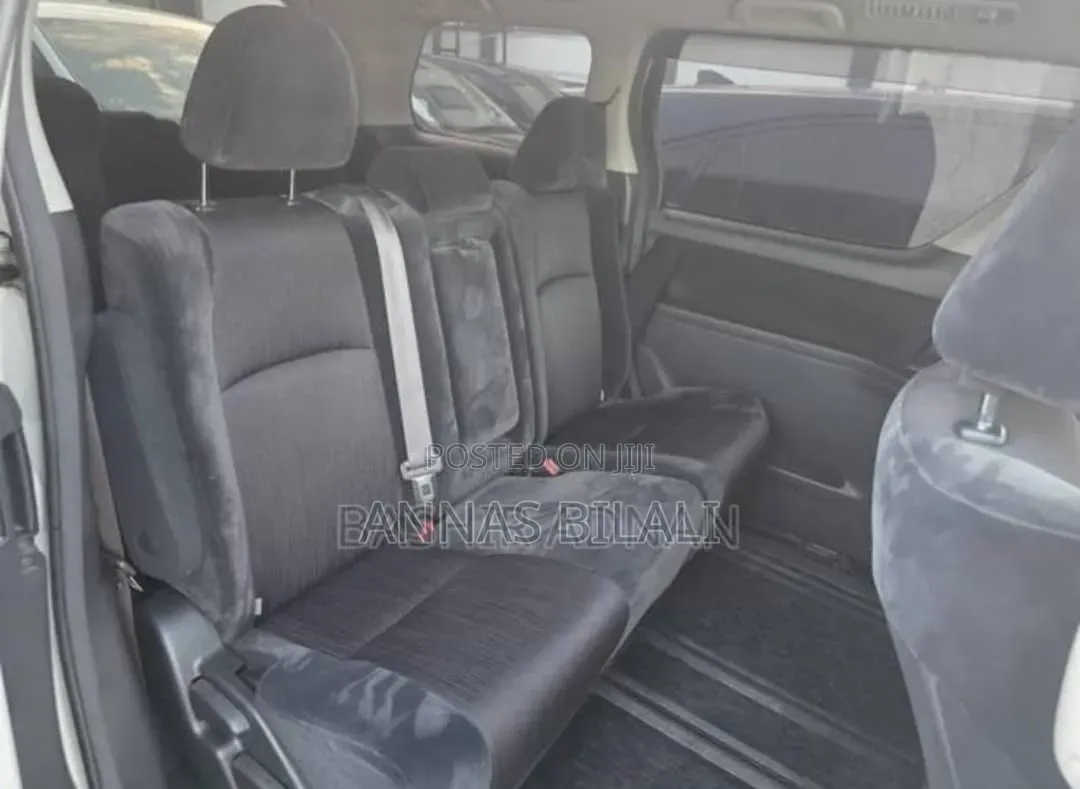 Toyota Vellfire 2011 White