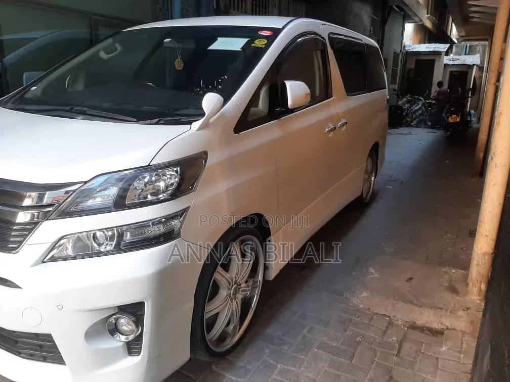 Toyota Vellfire 2011 White