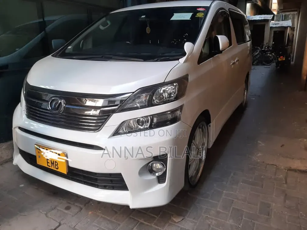 Toyota Vellfire 2011 White