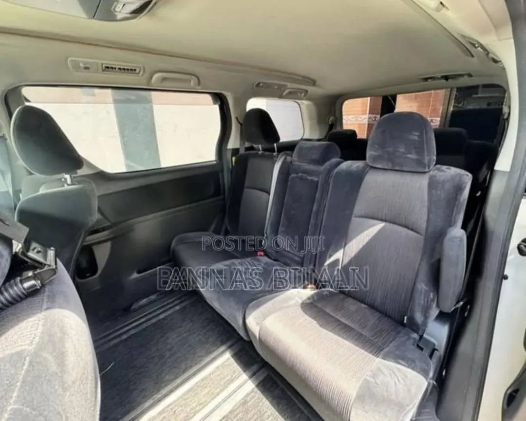 Toyota Vellfire 2011 White