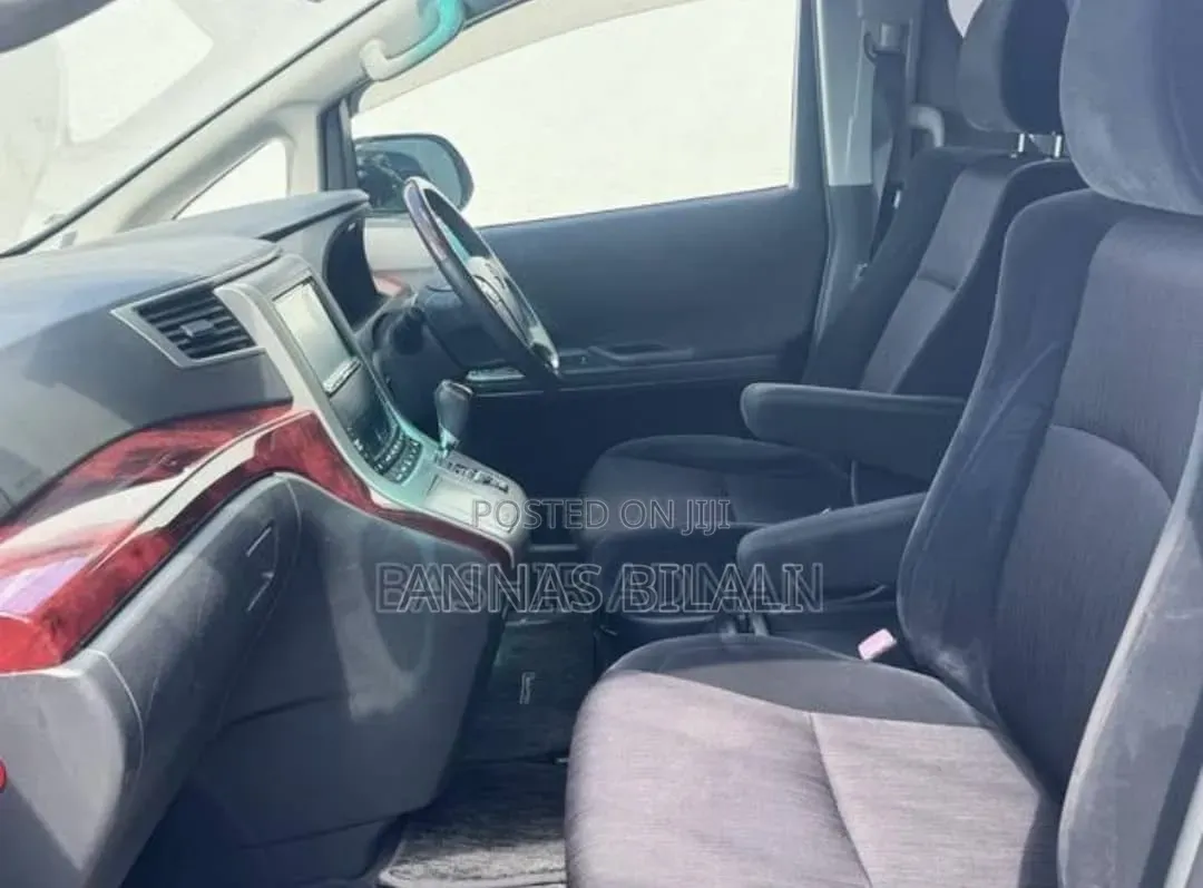 Toyota Vellfire 2011 White
