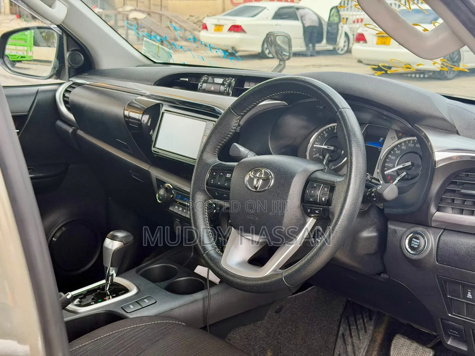 Toyota Hilux 2024 Beige