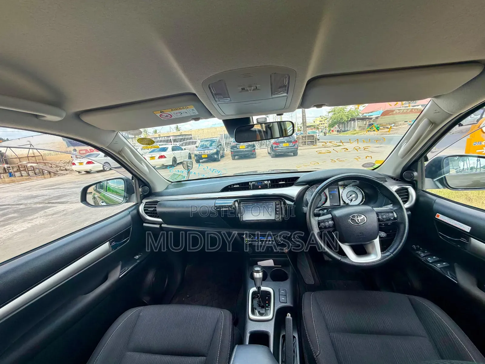 Toyota Hilux 2024 Beige
