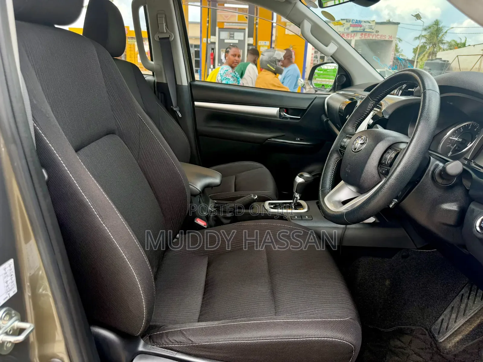 Toyota Hilux 2024 Beige
