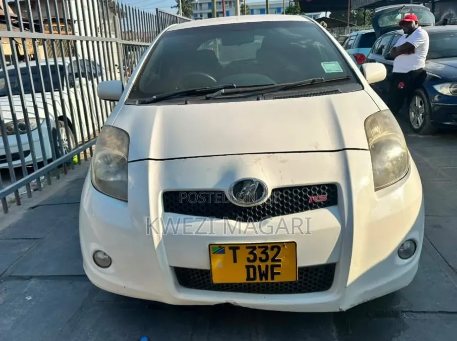 Toyota Vitz 2005 White