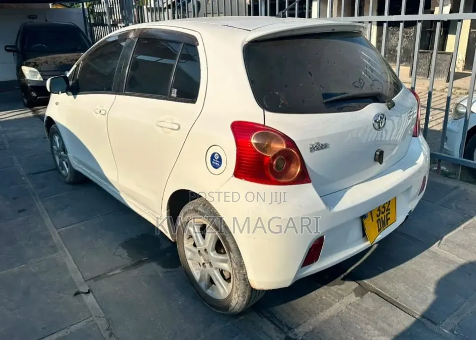 Toyota Vitz 2005 White