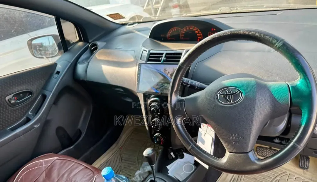 Toyota Vitz 2005 White
