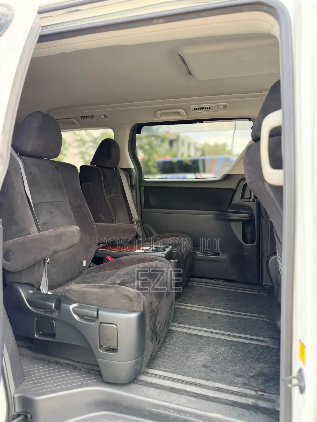 Toyota Alphard 2010 White