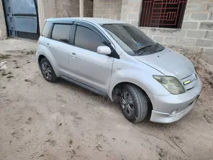 Toyota IST 2004 Silver