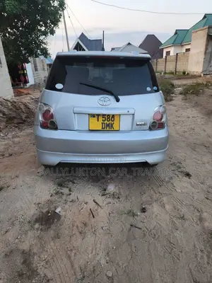 Toyota IST 2004 Silver