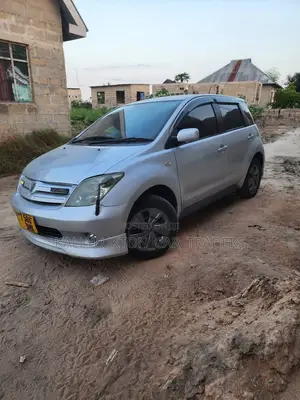 Toyota IST 2004 Silver