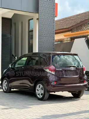 Toyota Ractis 2012 Maroon