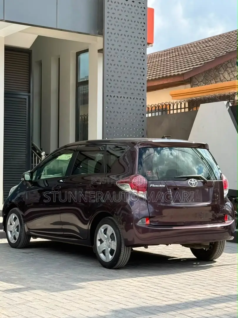 Toyota Ractis 2012 Maroon