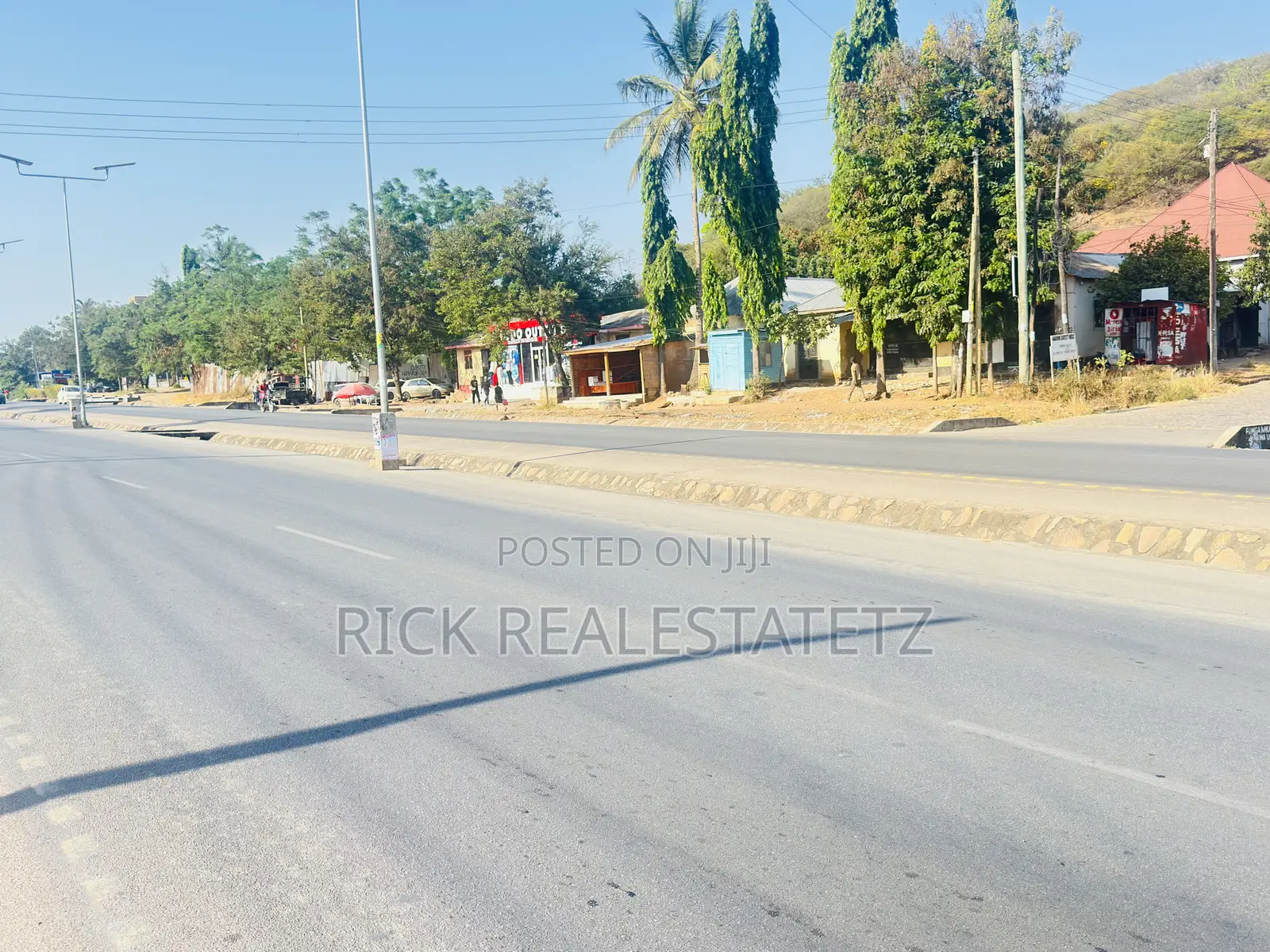 Eneo La Ukubwa Wa 30x30 Linauzwa Mwanza - Airport Road