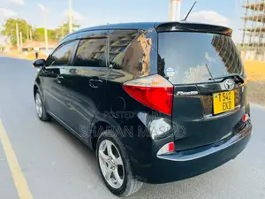Toyota Ractis 1.5 AWD 2011 Black