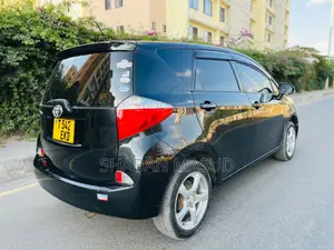 Toyota Ractis 1.5 AWD 2011 Black