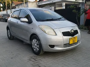 Toyota Vitz 2006 Silver