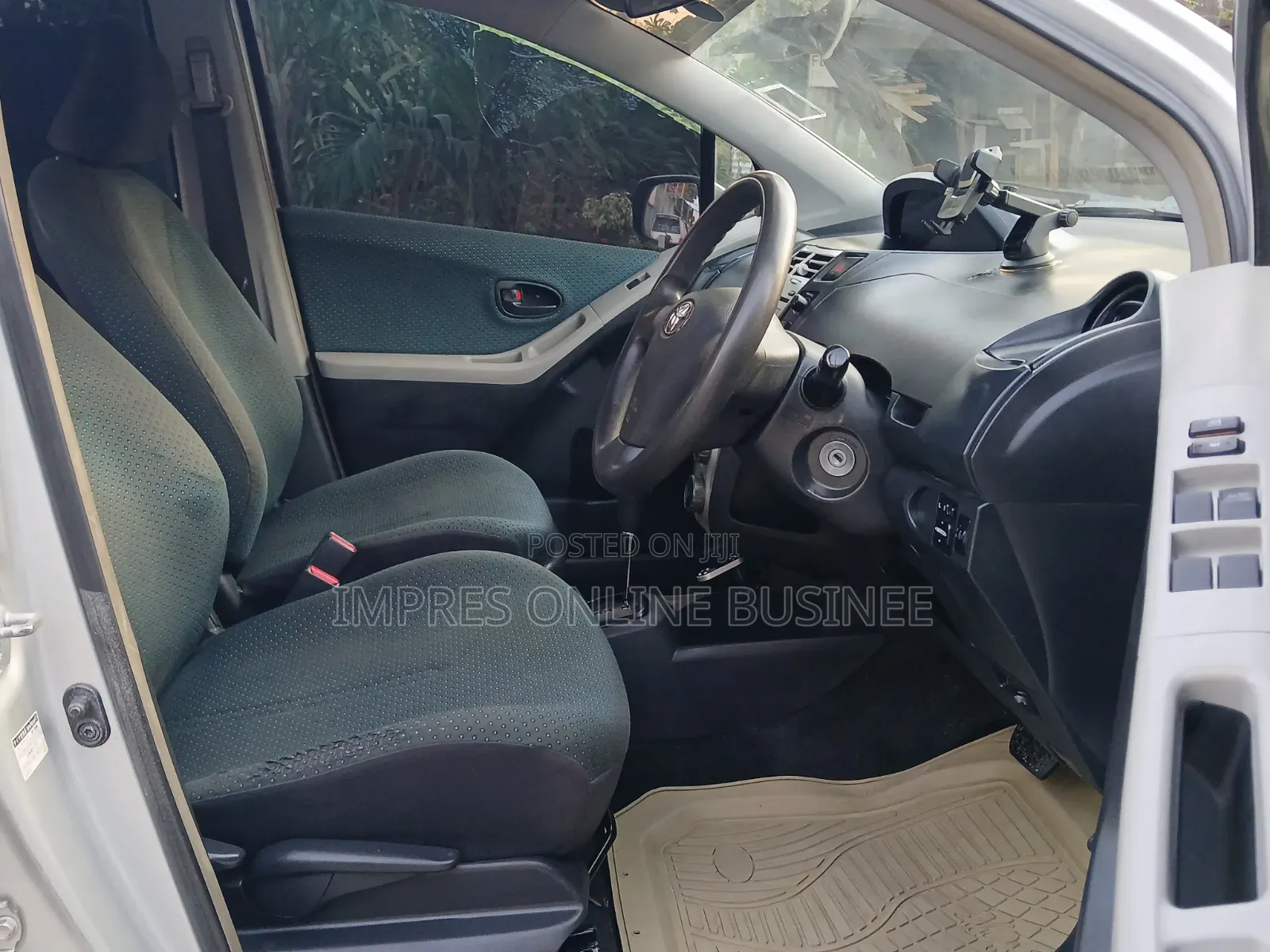 Toyota Vitz 2006 Silver
