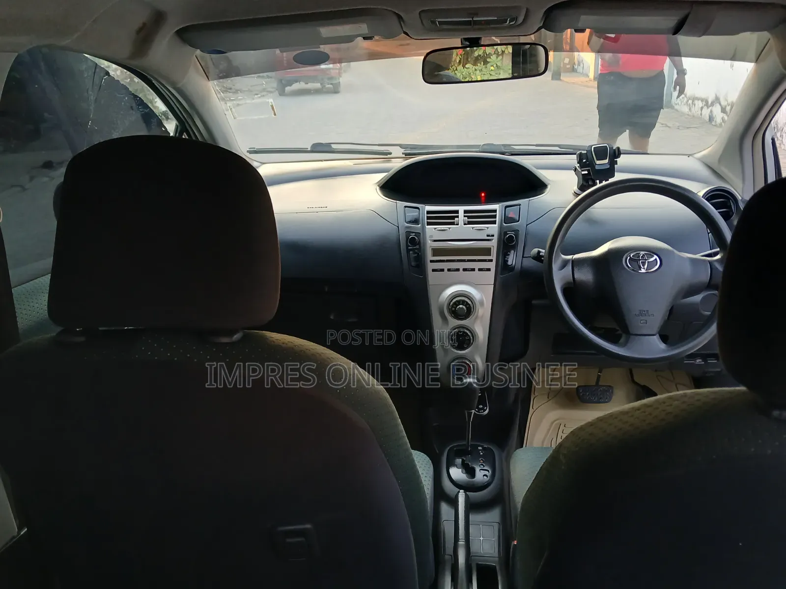 Toyota Vitz 2006 Silver