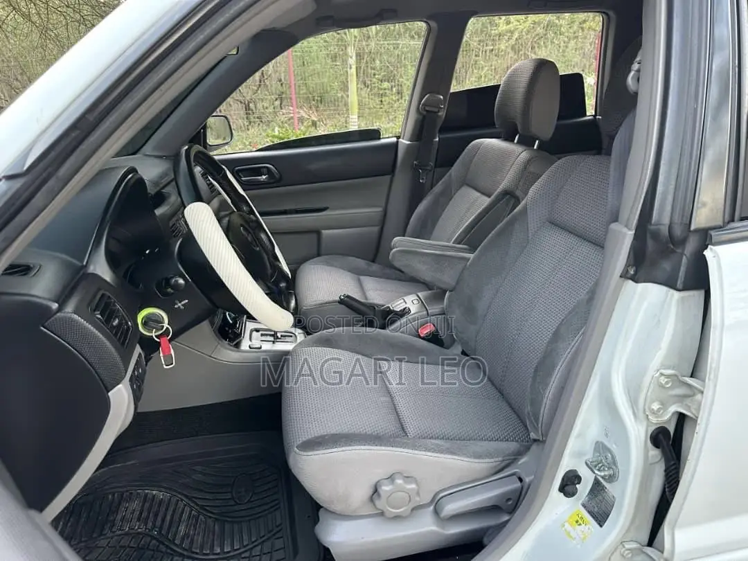 Subaru Forester Automatic 2004 White