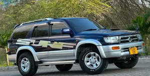 Toyota Hilux Surf 2000 Blue
