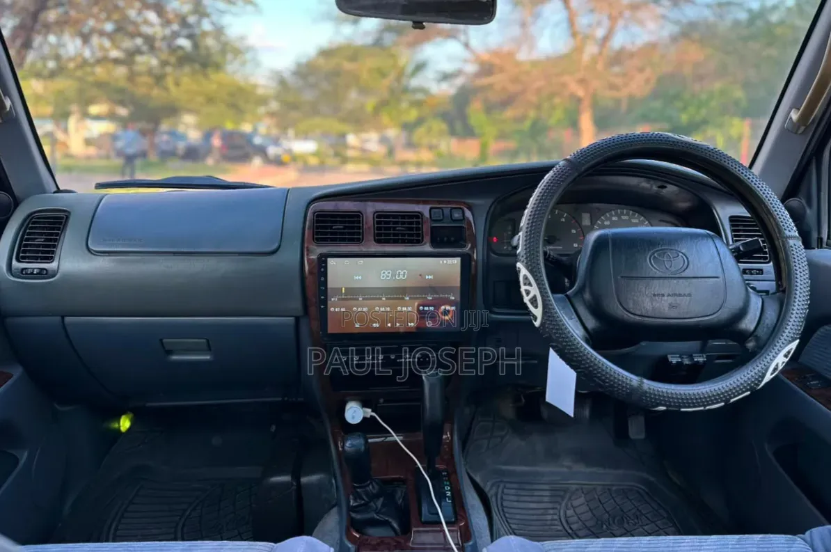 Toyota Hilux Surf 2000 Blue