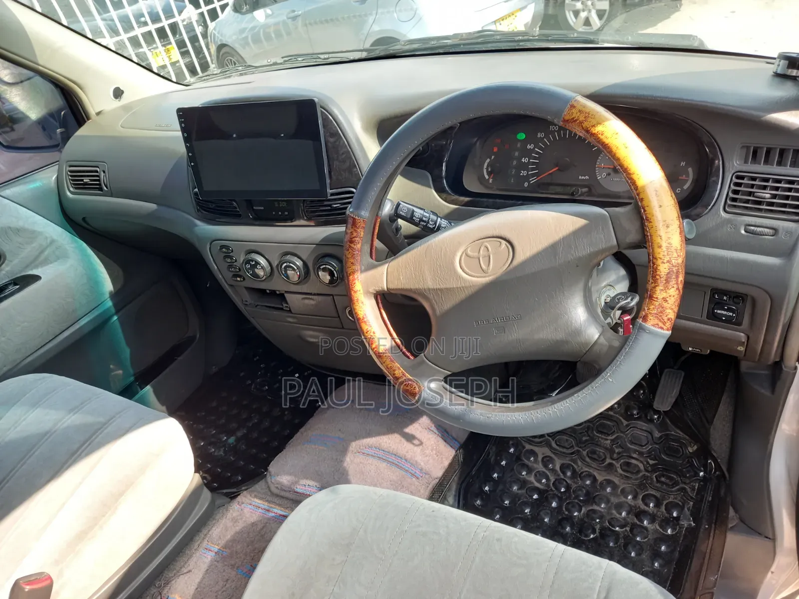 Toyota Noah 2003 White