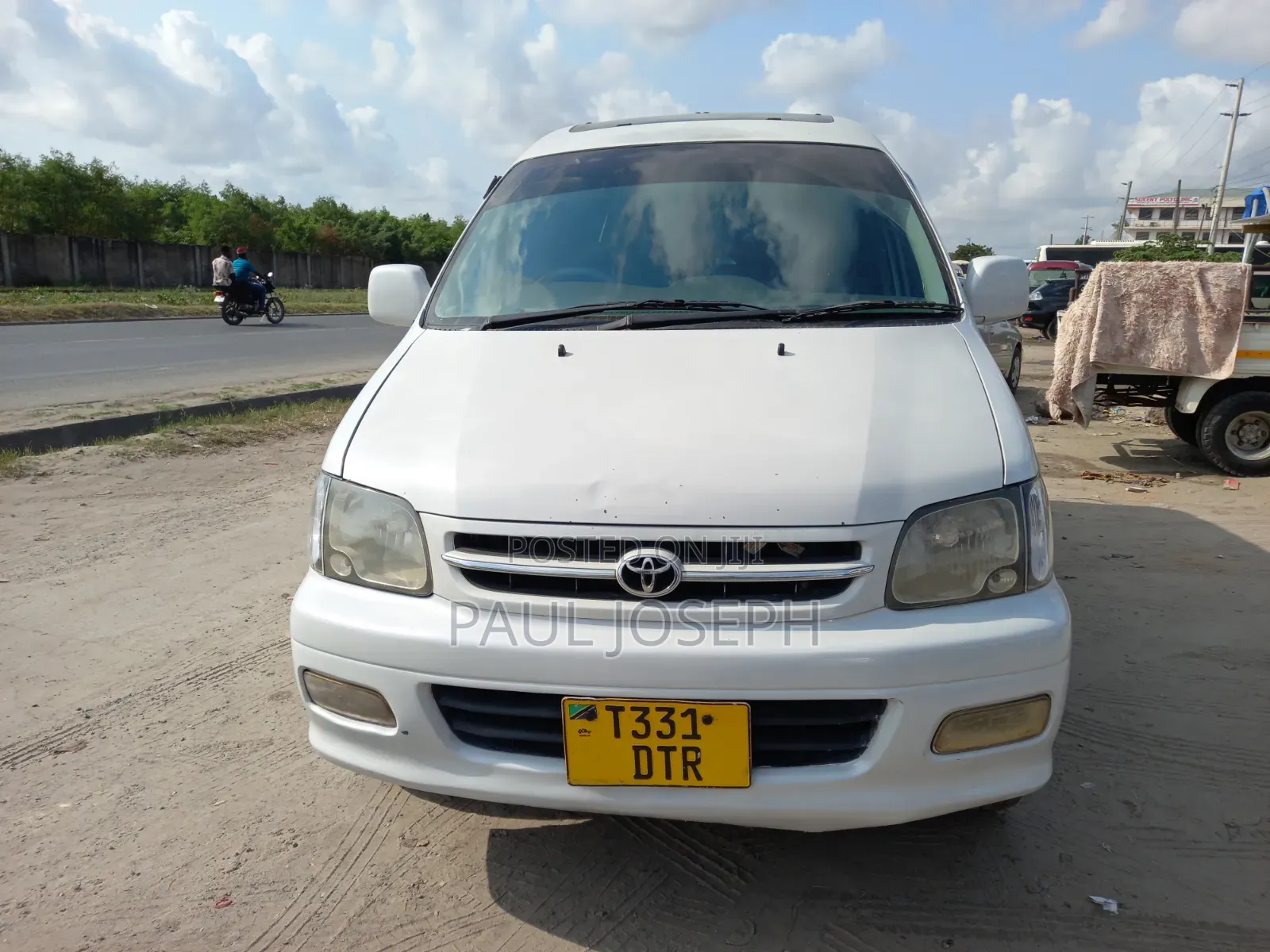 Toyota Noah 2003 White