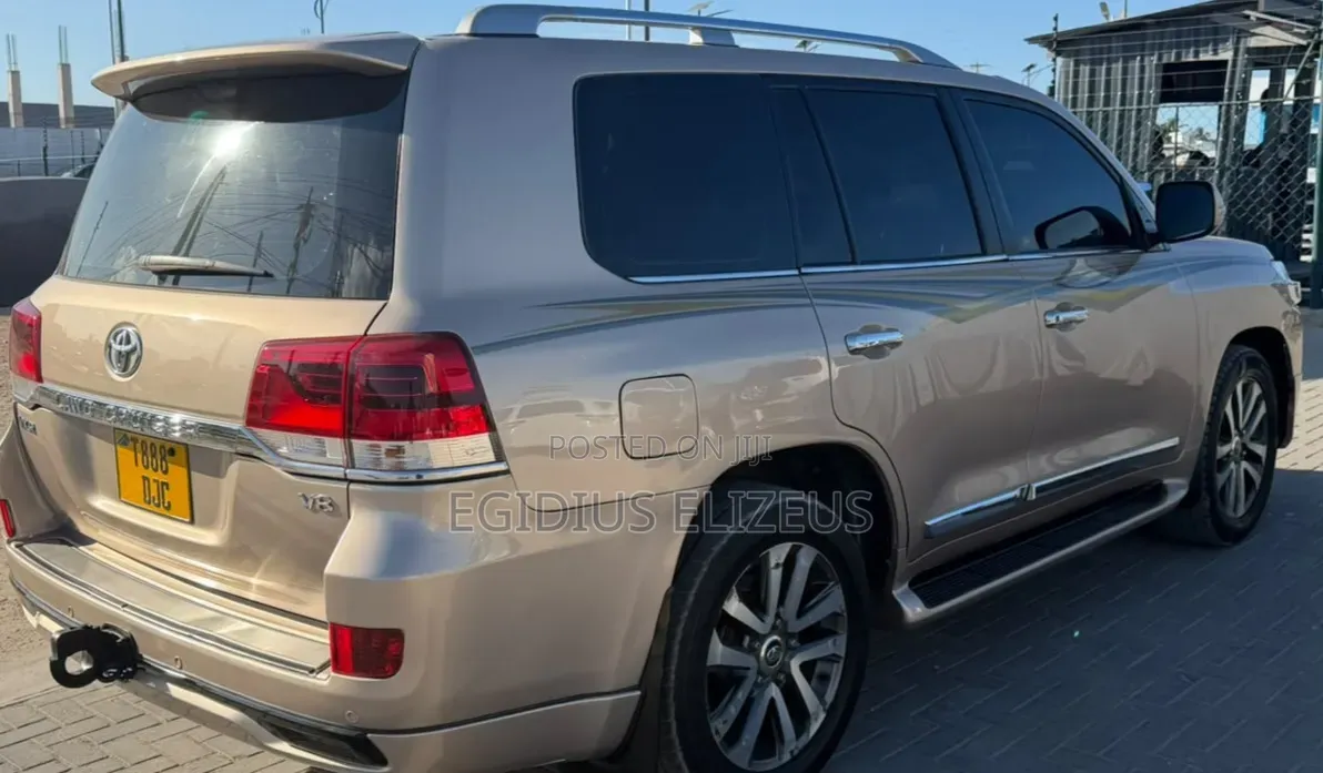 Toyota Land Cruiser 2016 Beige