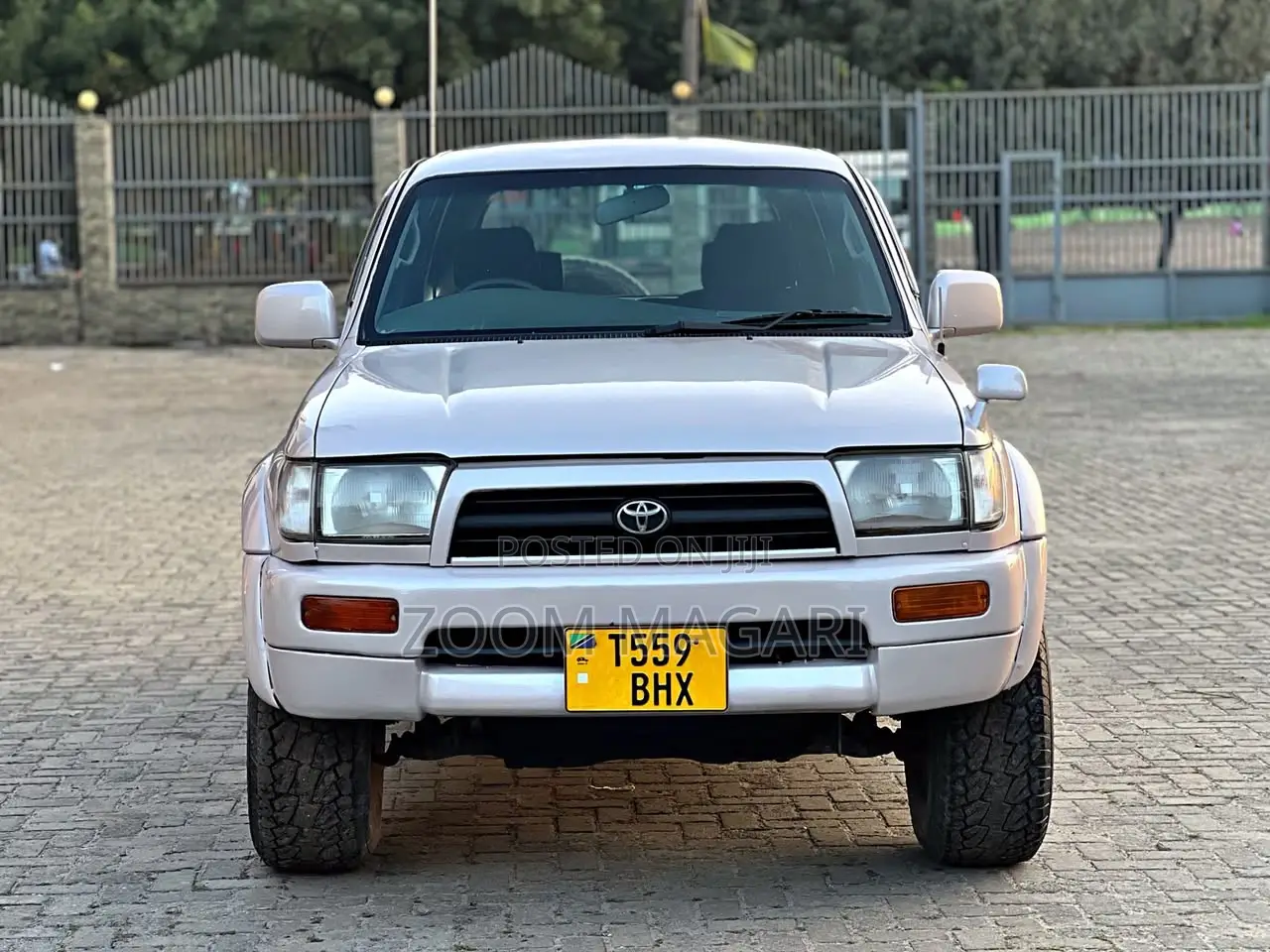 Toyota Hilux Surf 2000 Silver