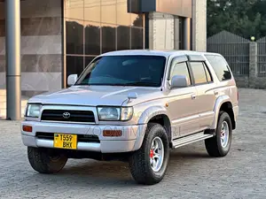 Toyota Hilux Surf 2000 Silver