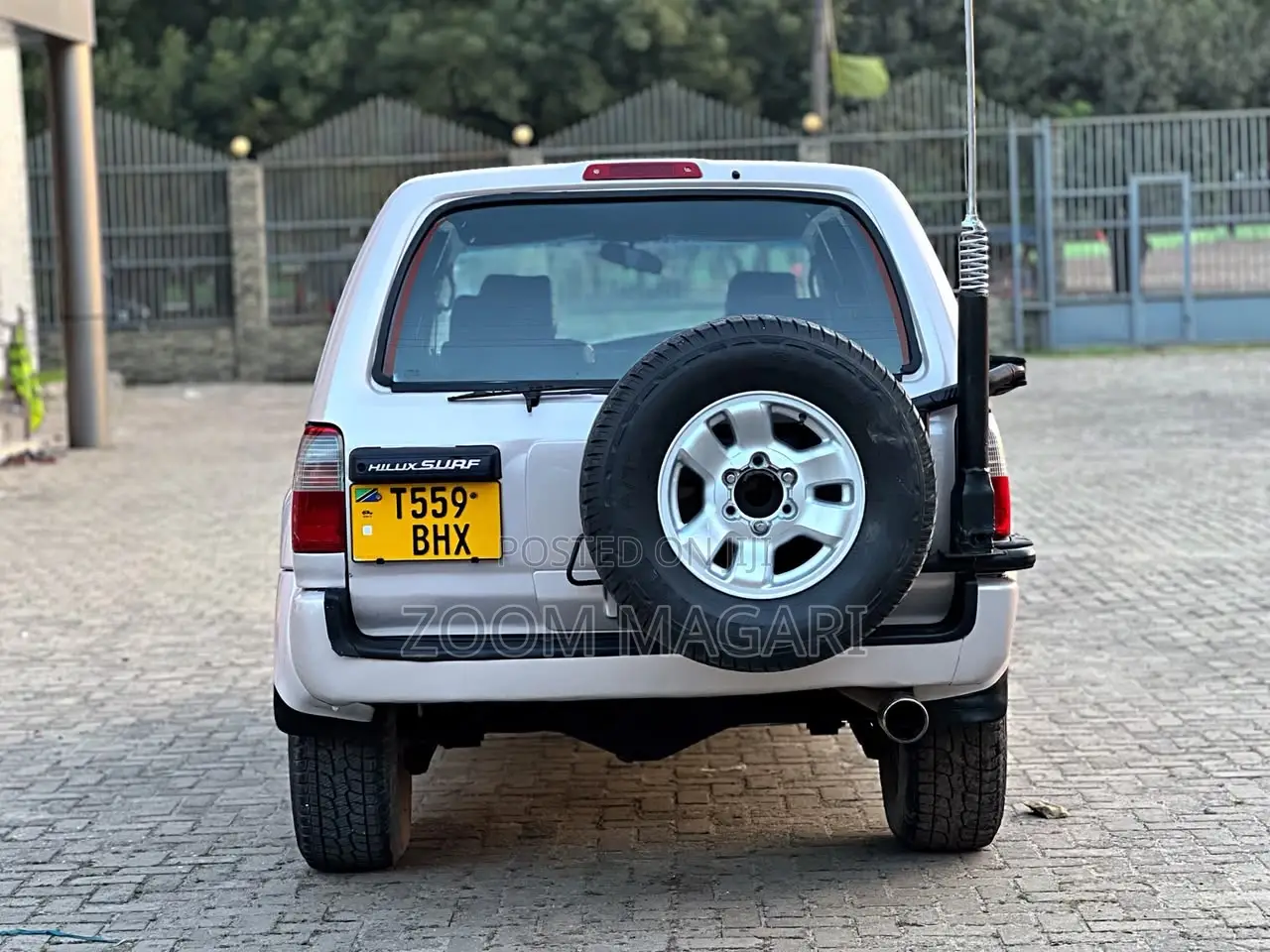 Toyota Hilux Surf 2000 Silver