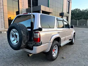 Toyota Hilux Surf 2000 Silver
