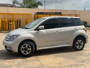Toyota IST 2005 Silver