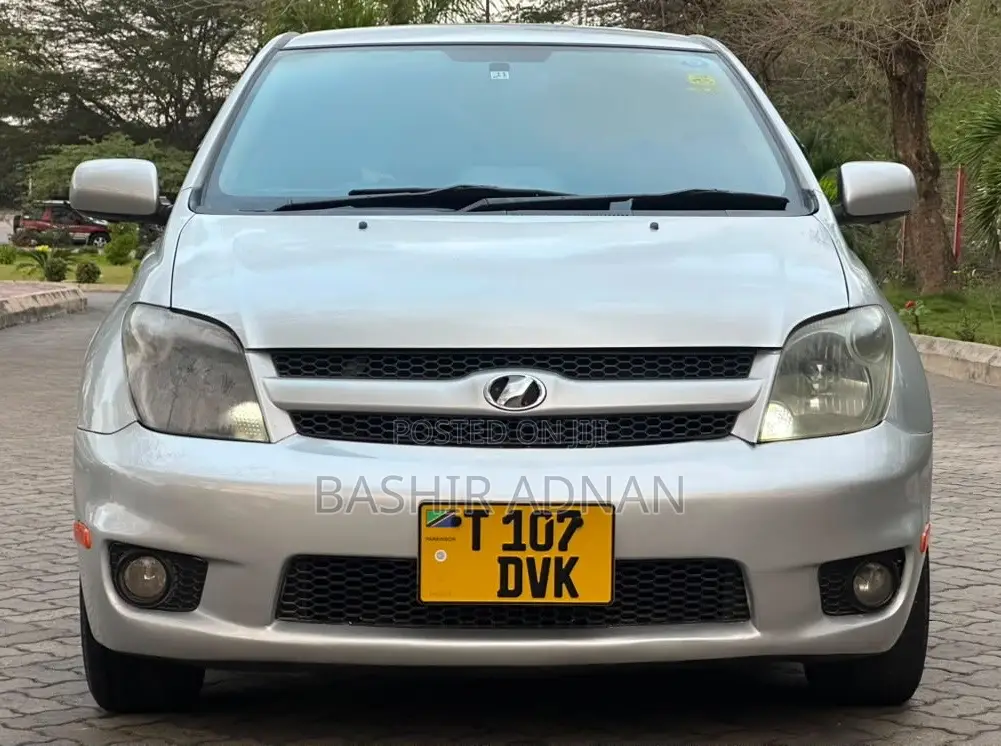 Toyota IST 2006 Silver