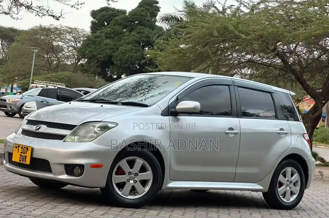 Toyota IST 2006 Silver
