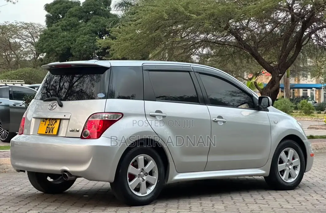Toyota IST 2006 Silver