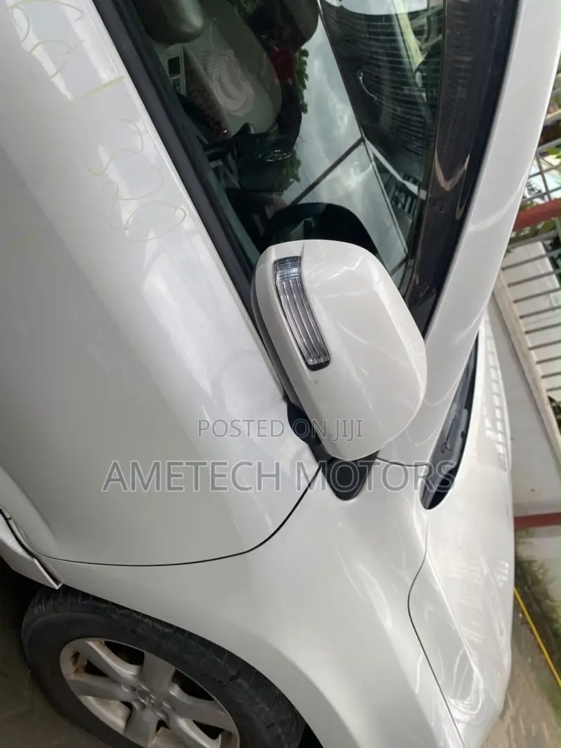 Toyota Vanguard 2008 White