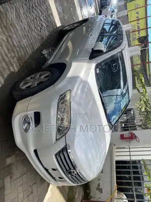 Toyota Vanguard 2008 White