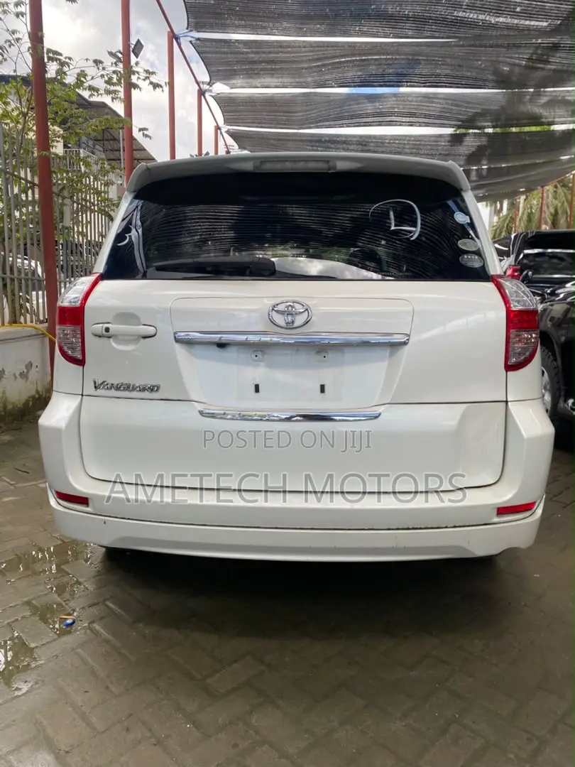 Toyota Vanguard 2008 White