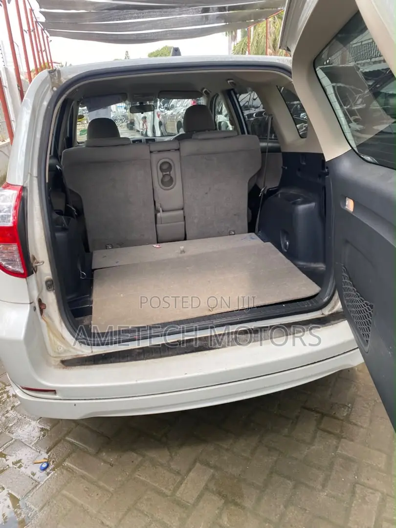 Toyota Vanguard 2008 White