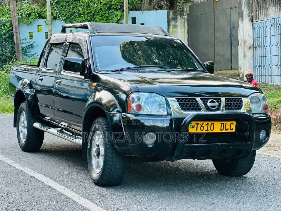 Nissan Hardbody 2015 Black