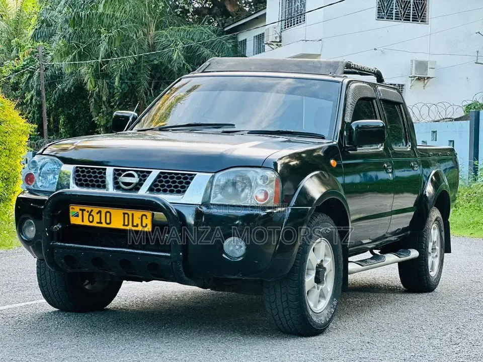 Nissan Hardbody 2015 Black