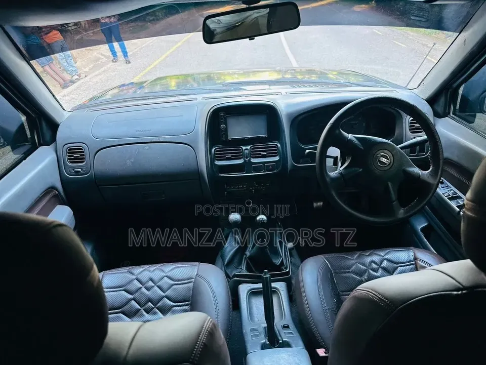 Nissan Hardbody 2015 Black
