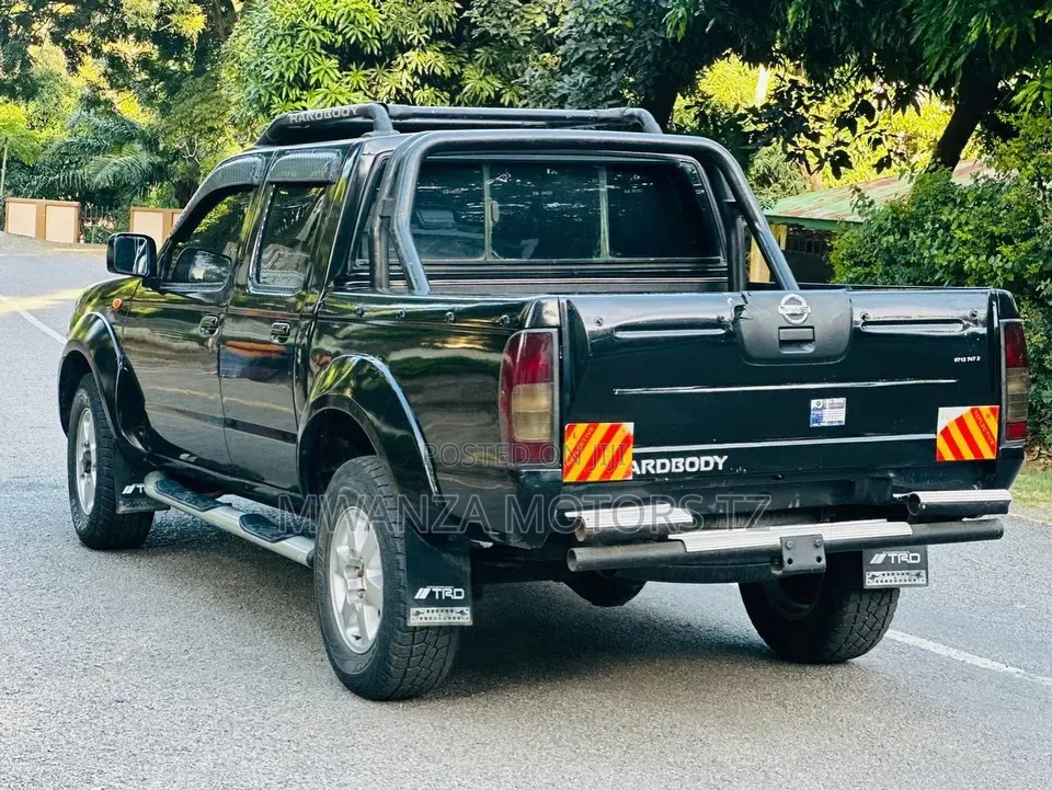 Nissan Hardbody 2015 Black