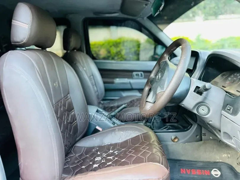 Nissan Hardbody 2015 Black