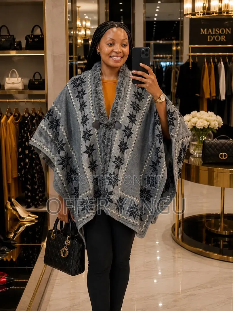 Maison d'Or Poncho
