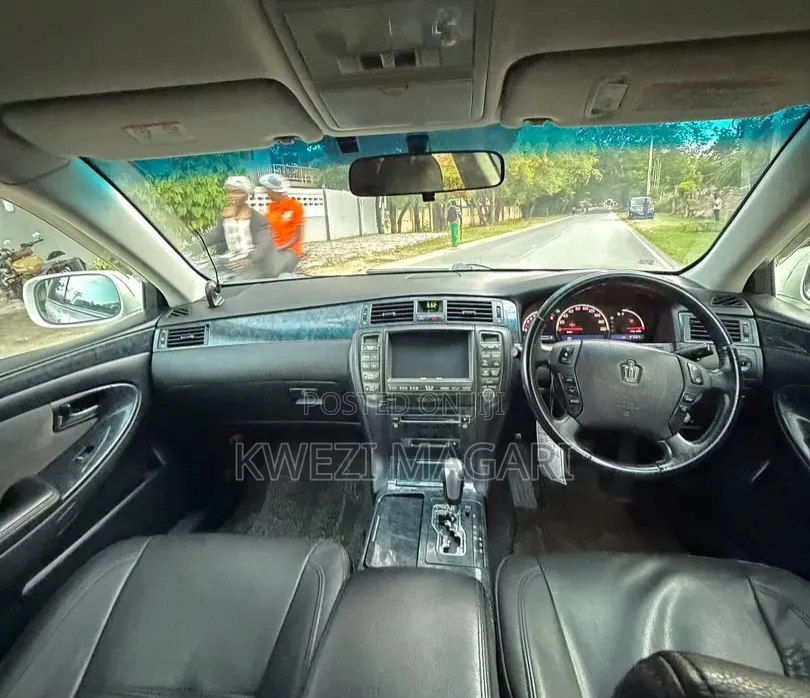 Toyota Crown Royale 2005 White